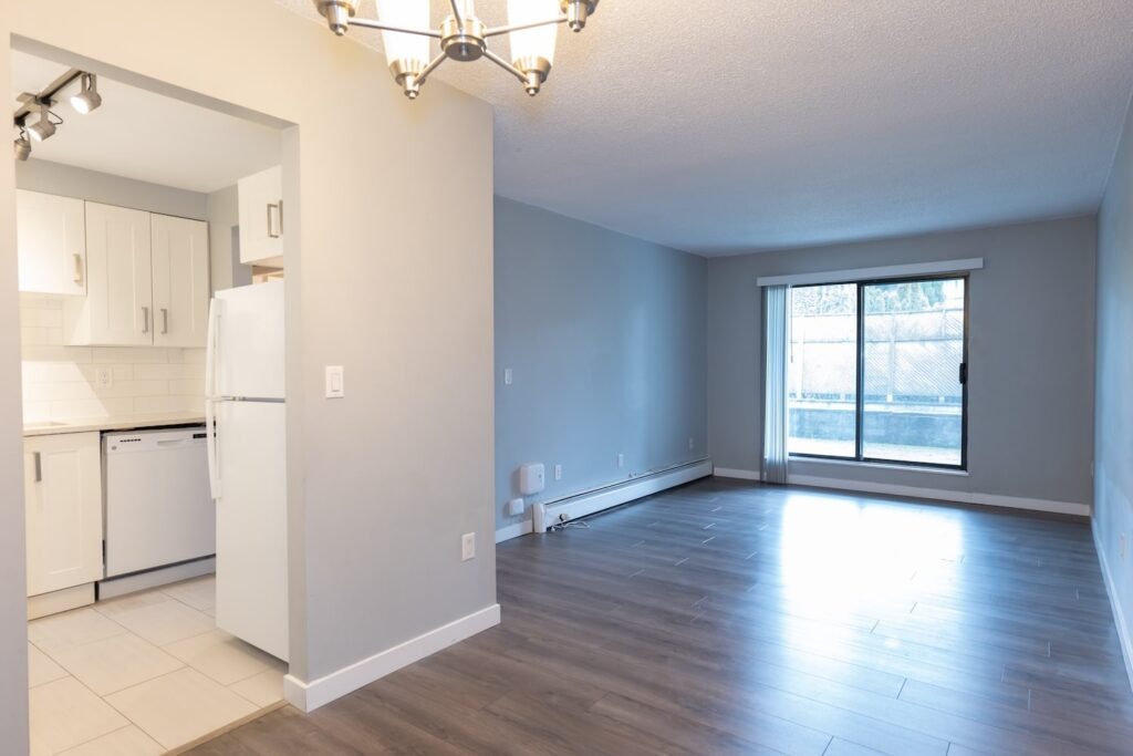 Bright & Renovated 1-Bedroom with Balcony in Prime Location — photo 2