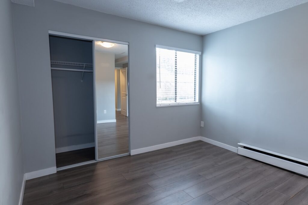 Bright & Renovated 1-Bedroom with Balcony in Prime Location — photo 3
